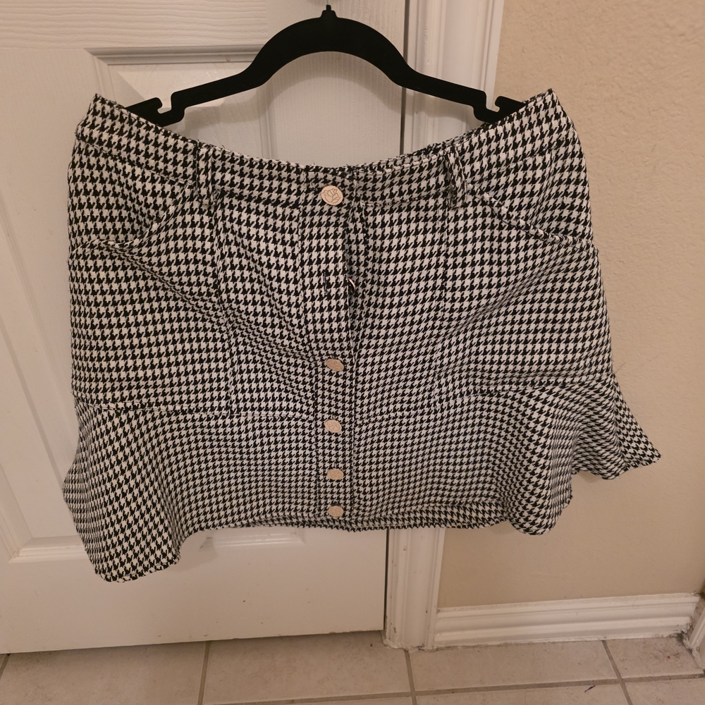 Draper James Black & White Houndstooth Button-Front Mini Skirt